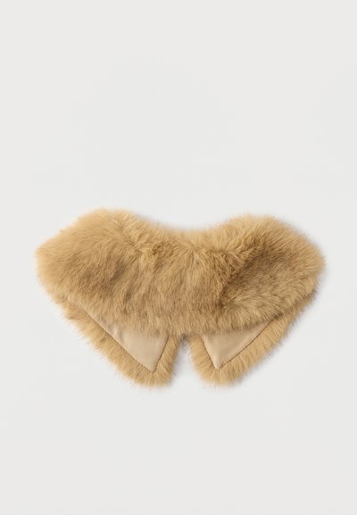 Γιακάς από ψεύτικη γούνα ανοιχτού καφέ χρώματος, με μαλακή υφή και εσωτερική επένδυση από σατέν. Σχεδιασμένος με φαρδιά μορφή και στρογγυλεμένες άκρες.