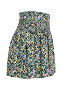 Hame flower print dengan bodice hitam yang menyusut. Fitur bunga kecil berwarna kuning, ungu, dan biru di latar belakang gelap. Kain yang lembut dan ringan.