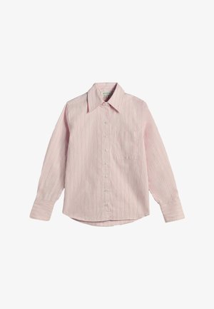 Cămașă roz deschis cu mâneci lungi, nasturi pe față, dungi verticale subțiri, guler ascuțit, buzunar la piept și manșete cu nasturi.