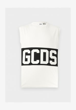 Ärmelloses weißes Top mit einem breiten schwarzen Streifen über der Brust, darauf in kräftigen weißen Buchstaben "GCDS".