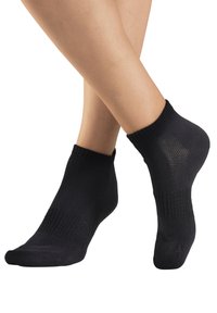 Schwarze Knöchelsocken mit gerippten Bündchen und strukturierten Mesh-Mustern. Hergestellt aus einem weichen, dehnbaren Material für eine enge Passform.