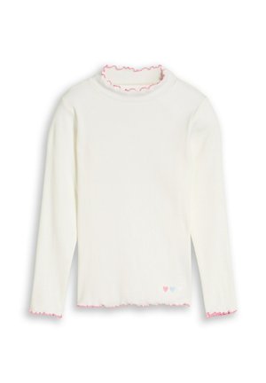 Wit geribd shirt met lange mouwen met roze gerimpelde randen aan de kraag, manchetten en zoom, en kleine roze en blauwe hartjes bij de zoom.