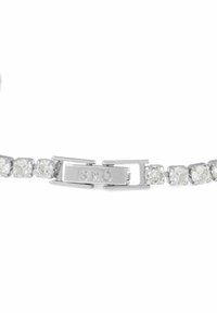 Silverfärgad armband med fyrkantiga, glittrande kristaller länkade tillsammans, med en säker spänne graverad med "SNÖ."