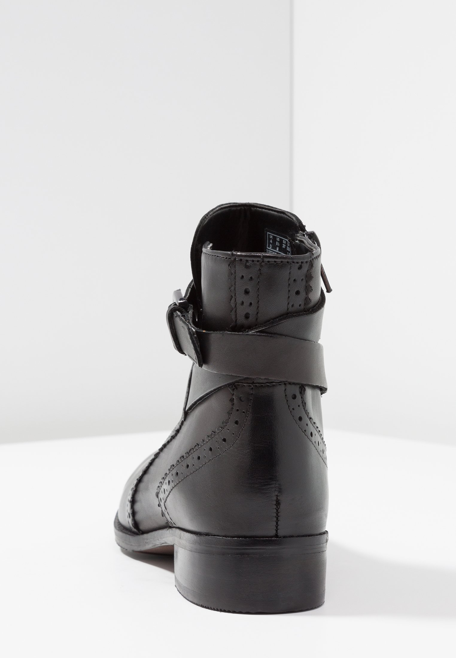 netley olivia clarks