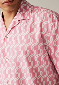 Next LINEN BLEND PRINTED SHORT SLEEVE .  - REGULAR FIT - Hemd - pink