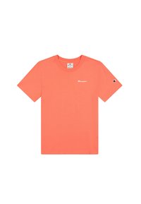 Koraalkleurig katoenen T-shirt met korte mouwen, ronde hals en een klein wit "Champion" logo op de borst en een logopatch op de mouw.
