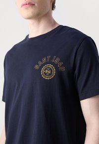 GANT GARMENT WASHED - Marškinėliai su spaudiniu - evening blue