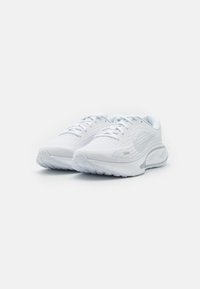 Nike Performance JOURNEY RUN - Scarpe da corsa su strada - white/pure platinum/metallic silver