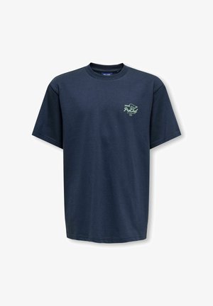 T-shirt bleu marine à manches courtes avec petit logo "ProChef" vert clair et graphique de toque de chef sur le côté gauche de la poitrine.