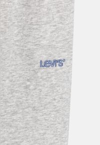 Levi's® COLORBLOCK RELAXED FRENCH - Träningsbyxor - light grayheather