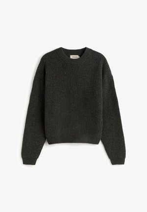 Pull en tricot côtelé gris foncé à manches longues et col rond, présenté à plat sur un fond blanc.