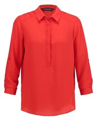 Rote Bluse mit langen Ärmeln aus glattem Stoff und einer Knopfleiste. Verfügt über einen Kragen und Manschetten mit einem Knopf für das Hochkrempeln.