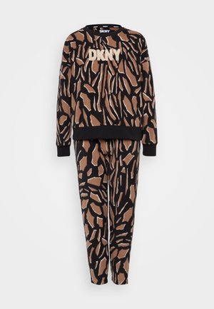 Set di abbigliamento loungewear DKNY con un motivo astratto nero e marrone, realizzato in un tessuto morbido. Maglia con collo a giro e logo; pantaloni coordinati con polsini.