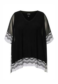 Top nero trasparente con scollo a V e maniche corte. Presenta un orlo bianco con motivi a zigzag neri, offrendo una vestibilità ampia e rilassata.