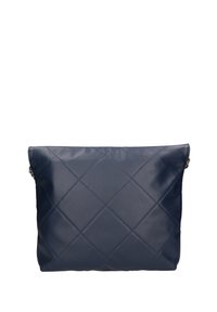 Pochette in pelle trapuntata blu navy con una superficie liscia, dotata di chiusura a zip e tracolla staccabile.