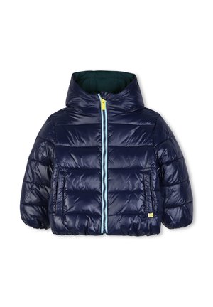 Veste matelassée bleu marine avec capuche, fermeture éclair bleu clair, poignets élastiques et deux poches avant, conçue pour les enfants.