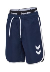 Marineblaue Sportshorts mit weißen Kordeln, Seitenstreifen, zwei weißen Chevron-Logos und einem schwarzen elastischen Bund mit dem Schriftzug "hummel".