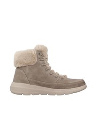 Bottines en suède beige avec un collier en fausse fourrure, bout rond et lacets. Présentent une semelle rembourrée pour le confort.
