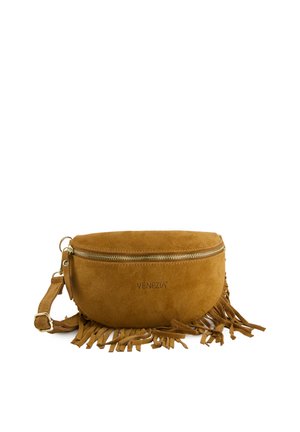 Braune Wildleder-Halbmond-Crossbody-Tasche mit goldenem Reißverschluss, verstellbarem Riemen, Fransen am unteren Rand und „VENEZIA“-Logo auf der Vorderseite.