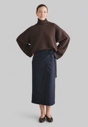 Elementy GARNET brązowy