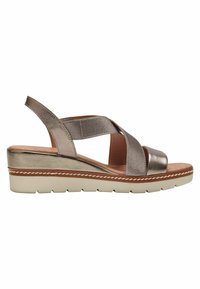 Metallisch bronzefarbene Keil-Sandale mit gekreuzten Riemen, einer gepolsterten Innensohle und einer strukturierten Oberfläche. Sie verfügt über eine weiße Sohle mit einer gestickten Akzentuierung.