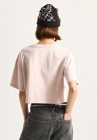Vans SALTON RELAXED FIT CROP - T-shirt basic - light brown