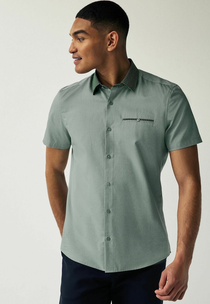 Next TRIMMED  SHORT SLEEVE  - Vapaa-ajan kauluspaita - green