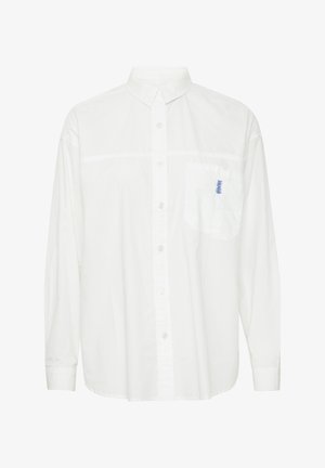 Garā piedurkņu balta krekls, izgatavots no kokvilnas, ar pogu aizdares dizainu, krūšu kabatu ar zilu akcenta diegu un klasiskām apkaklēm.