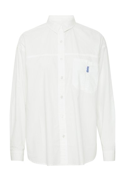 Ilga rankovė balta marškinė, pagaminti iš medvilnės, su mygtukų užsegimu, krūtinės kišenė su mėlyna siuvinėjimo akcentais ir klasikinis apykaklė.