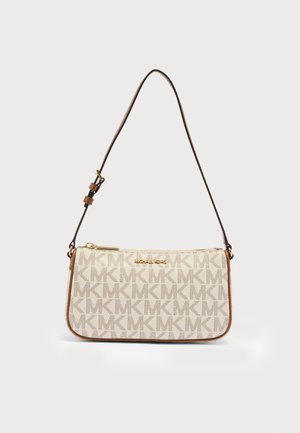 Malá béžová a hnědá kabelka s nastavitelným ramenním popruhem a opakujícím se vzorem loga "MK".