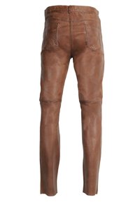 Braune leren broek met een gladde textuur, een slim-fit ontwerp en twee achterzakken met versieringen in de vorm van een diamantsteek.