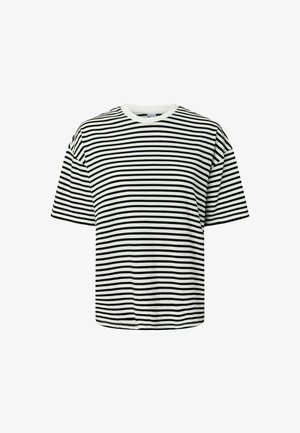 Czarno-biały poziomo w paski t-shirt z krótkim rękawem, okrągłym dekoltem i luźnym krojem, prezentowany na białym tle.