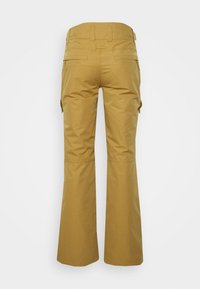 Khaki vöruh shorts með flata hönnun, úr sterkum efni. Eru með vösum á hliðunum og að aftan, með belti í mittinu.