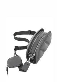 Szara torebka na ramię wykonana z pikowanego materiału, z dwoma komorami na zamek, regulowanym paskiem oraz odpinaną małą saszetką przymocowaną.