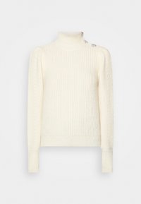 Maglione a collo alto in maglia crema con maniche lunghe a sbuffo e tre bottoni decorativi argentati a forma di fiore sulla spalla sinistra.