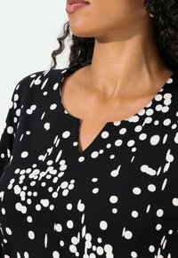 Ulla Popken POLKA DOT 3/4 SLEEVE SPLIT NECK czarny