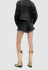AllSaints Shorts vaqueros - black