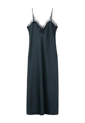 Robe nuisette en satin noir avec bordure en dentelle le long de l'encolure et fines bretelles spaghetti, longueur genou avec une texture lisse.