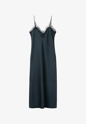 Vestido tipo slip de satén negro con ribete de encaje en el escote y tirantes finos, de longitud hasta la rodilla con una textura suave.