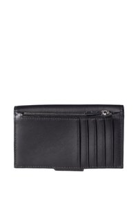 Cartera de cuero negro con un compartimento con cremallera, seis ranuras para tarjetas y una textura suave con detalles de costuras visibles.