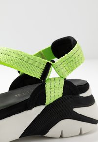 Tamaris WOMS SANDALS - Wedge sandals - lime neon
