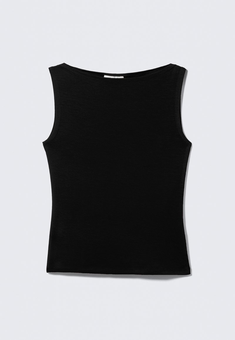 Μαύρο αμάνικο τοπ με φαρδιές τιράντες και στρογγυλή λαιμόκοψη, παρουσιάζεται επίπεδο σε ανοιχτό γκρι φόντο.