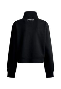 Črna jakna z dolgimi rokavi in visokim ovratnikom ter belim logotipom Red Bull Racing, ki je nameščen osrednje pod ovratnikom na hrbtni strani.