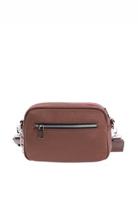 Bolso bandolera sintético marrón con un bolsillo delantero con cremallera, herrajes plateados y ribete de cremallera rosa contrastante. Forma rectangular compacta.