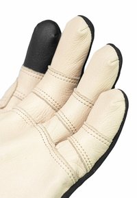 Lederhandschuhe in Beige mit schwarzen Spitzen. Strukturiert mit sichtbaren Nähten, gestaltet mit vier Fingeröffnungen und einem Daumen.