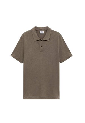 Bruine katoenen poloshirt met een kraag, korte mouwen en een drieknoopsluiting. Glad textuur met een subtiele gemêleerde uitstraling.
