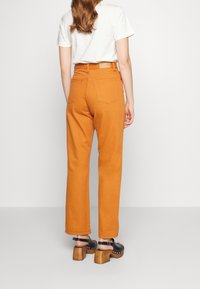 Monki Vaqueros rectos - brown