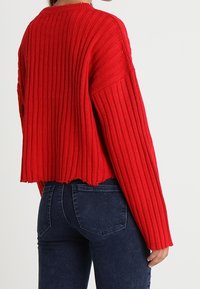 Honey Punch Sweter
