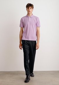 GANT CONTRAST RUGGER - Polo marškinėliai - orchid lilac