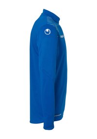 Blauw sportshirt met lange mouwen en een hoge kraag, met witte logo-accenten en een gestreept ontwerp op de schouders. Zachte textuur.